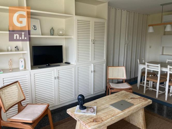 Apartamento en Punta del Este (Av. Francia) Ref-4968