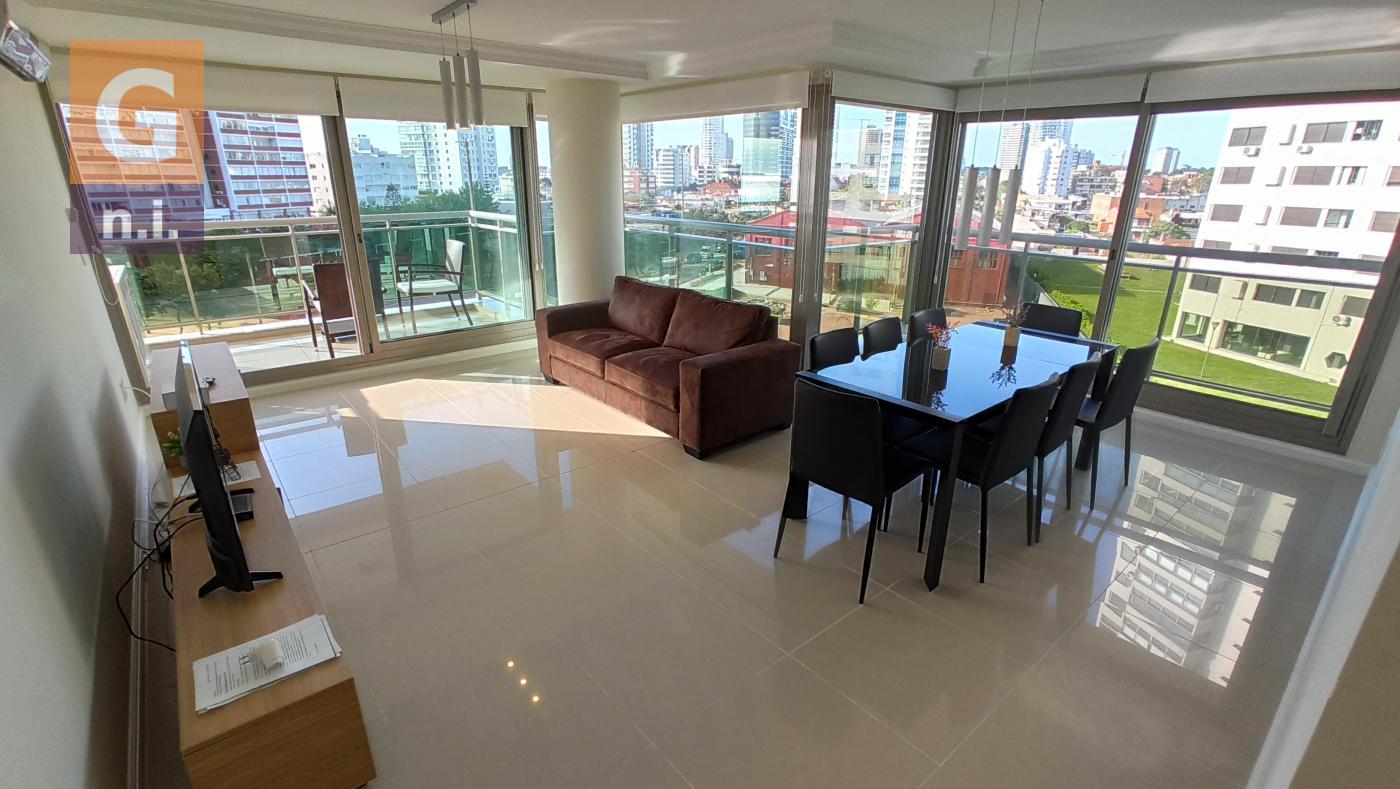 Apartamento en Punta del Este (Playa Brava) Ref. 4386