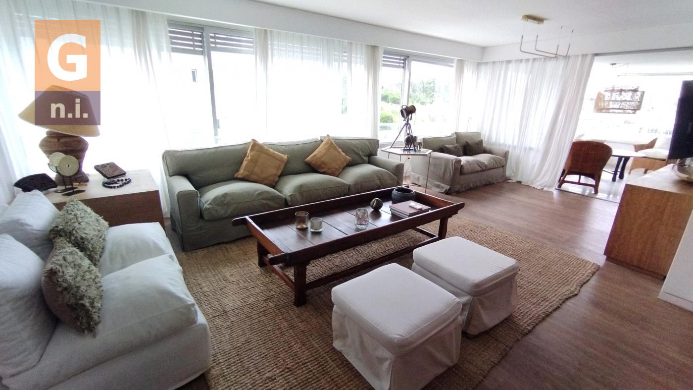 Apartamento en Punta del Este (Playa Brava) Ref. 5377