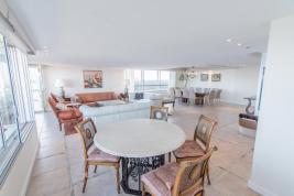 Apartamento en Punta del Este (Playa Mansa) Ref. 1521