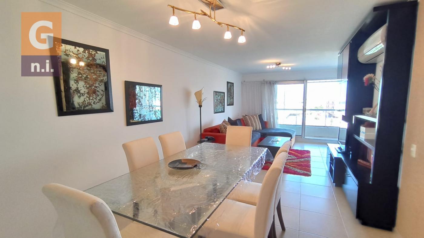 Apartamento en Punta del Este (Playa Mansa) Ref- 4476