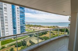 Apartamento en Punta del Este (Playa Mansa) Ref. 5568