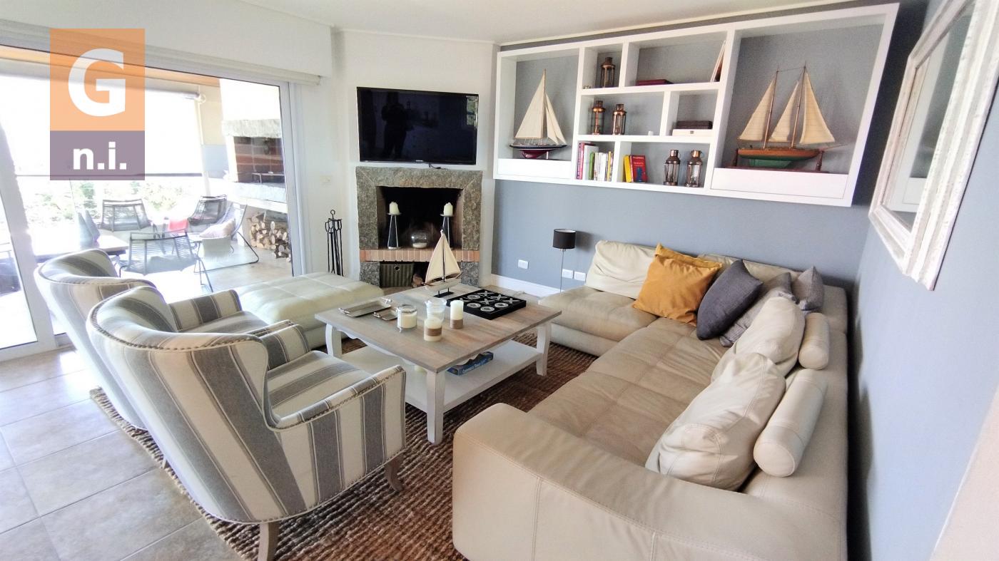 Apartamento en Punta del Este (Playa Mansa) Ref. 5574