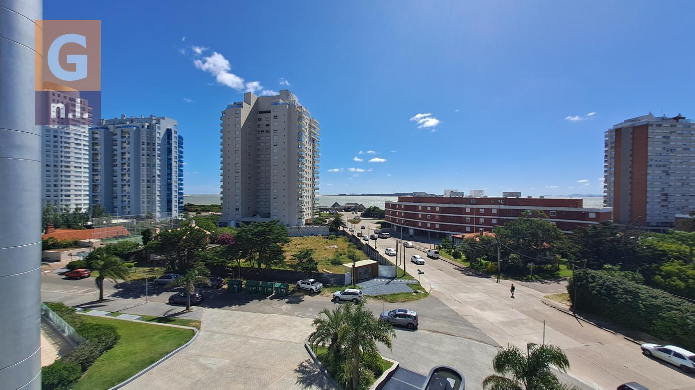 Apartamento en Punta del Este (Playa Mansa) Ref. 6898