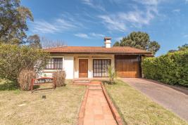 Casa en Punta del Este (Playa Mansa) Ref- 1249