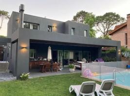 Casa en Punta del Este (Playa Mansa) Ref. 5225